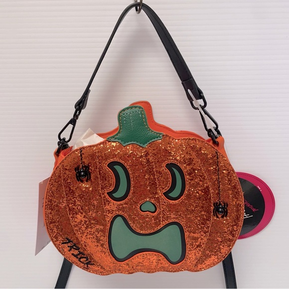 NWT Betsey Johnson Glow In The Dark Halloween Pumpkin Purse - Picture 3 of 14
